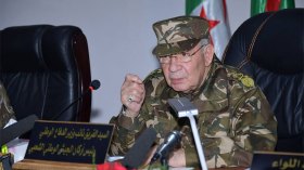قايد صالح: حريصون على الجاهزية العملياتية للوحدات القتالية