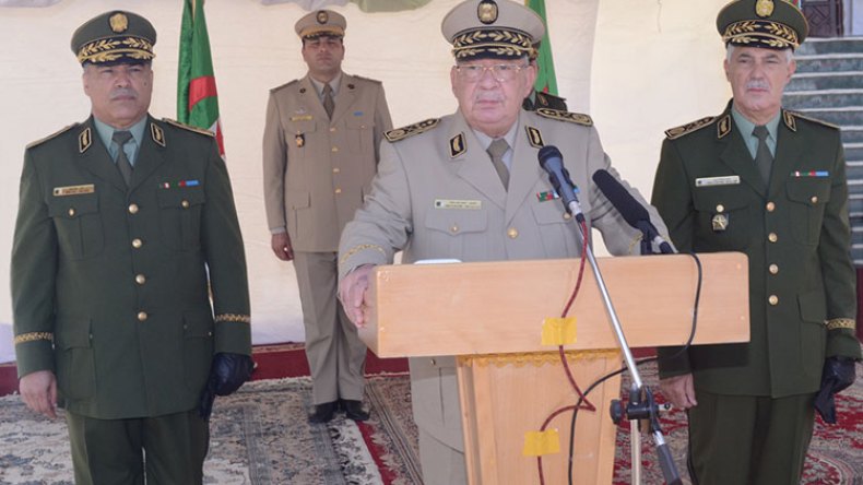 ڤايد صالح: من الضروري تمتين علاقكتم مع الشعب