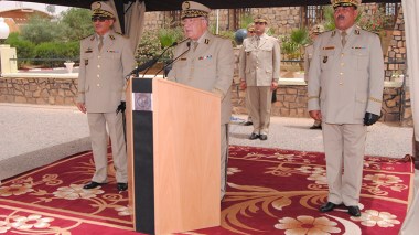Gaïd Salah installe le nouveau chef de 6e région militaire et appelle à la cohésion