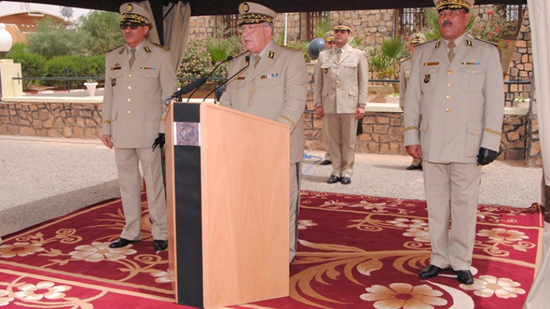 قايد صالح يشدد على تعزيز العمق الشعبي للجيش