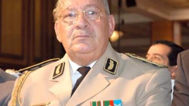 الجزائر  تدعو  إلى  مكافحة  نشاط  شبكات  المتاجرة  بالأسلحة  والمخدرات