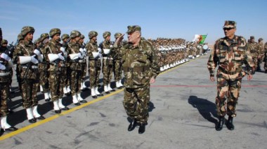 Gaïd Salah inspecte les forces déployées sur les frontières
