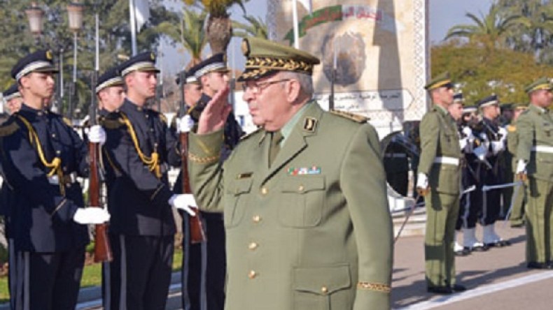 الفريق ڤايد صالح يزور الناحية العسكرية الرابعة