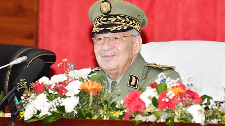 “المرأة العسكرية تقدّم مساهمة فعالة في تطوير مؤسسة الجيش”