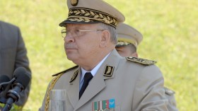 قايد صالح: أنا حريص على متابعة أحوال أفراد الجيش