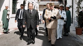 هل يحق لأصحاب الرتب العسكرية تقلد رتب سياسية