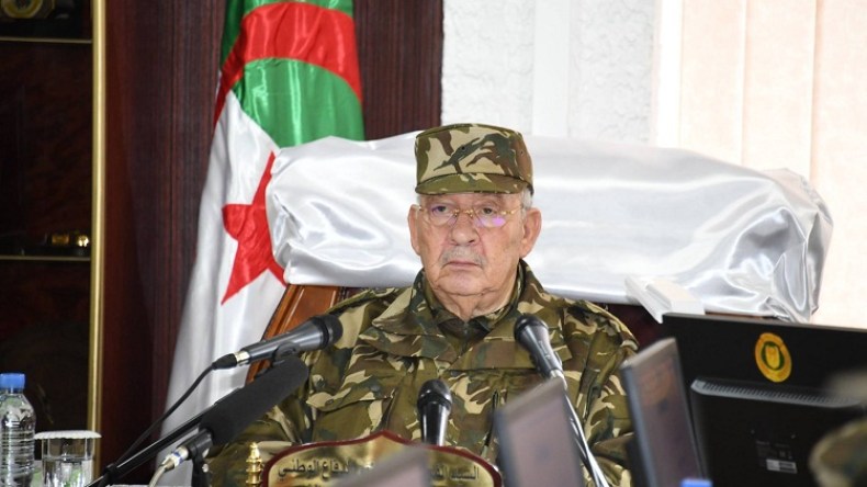 قايد صالح: بإمكان الشعب المرور بالجزائر إلى بر الأمان