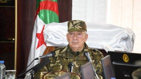 قايد صالح يدعو النخب والشخصيات الوطنية للحوار