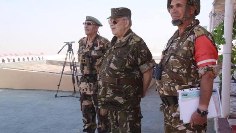 قايد صالح يشرف على تدمير مخزون ألغام