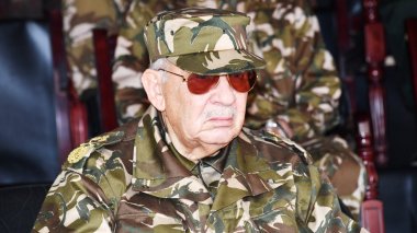 Gaïd Salah:”Les éléments de l’Armée doivent faire montre de parfaite maîtrise du matériel moderne”