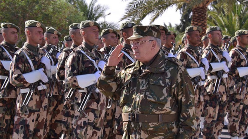 أنتم القوة الضاربة فواجهوا أي طارئ أو خطر يهدد الجزائر