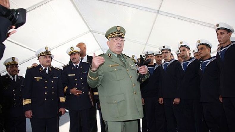 ڤايد صالح: الجيش واضب على اكتساب عوامل القوة والتفوق