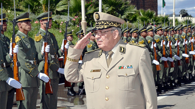 Gaïd Salah exhorte les terroristes à se ramener à la raison