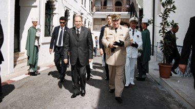 Le général Antar: « Gaïd Salah et Toufik doivent assumer leur responsabilité »