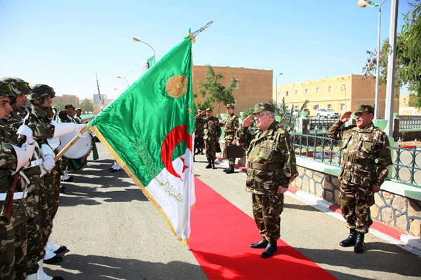 Gaïd Salah pour  redoubler de veille et de vigilance