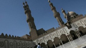 مصر: 550 مصابا بالتسمم بين طلاب الأزهر ومرسي بزيارة ميدانية