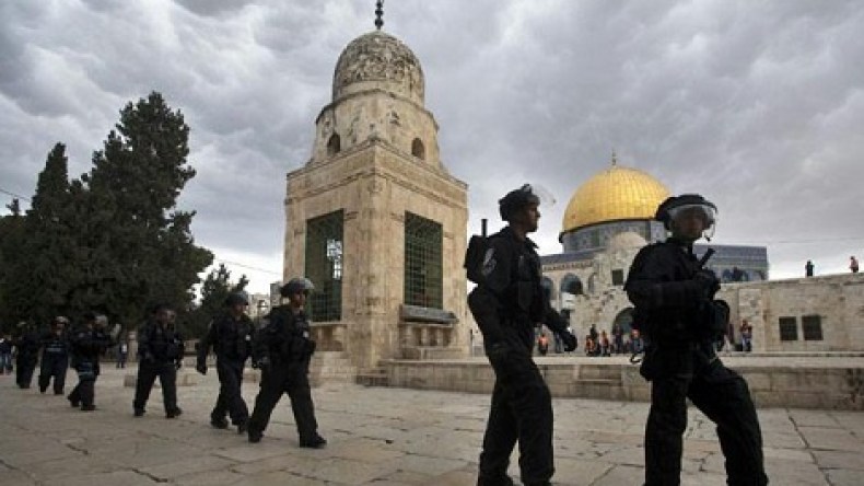 إسرائيل تمنع الرجال دون الـ50 من الصلاة بالأقصى