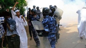 محتجون يضرمون النار بالسفارة الألمانية في السودان