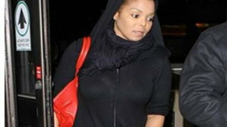 المطربة الأمريكية جانيت جاكسون تعتنق الإسلام