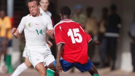 السلطات الغامبية تشدّد قبضتها الحديدية والفيفا تلوّح بـ “العصا”