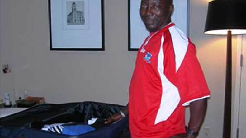 مدرب غامبيا يوقع لعامين ويأمل في قهر “الخضر”