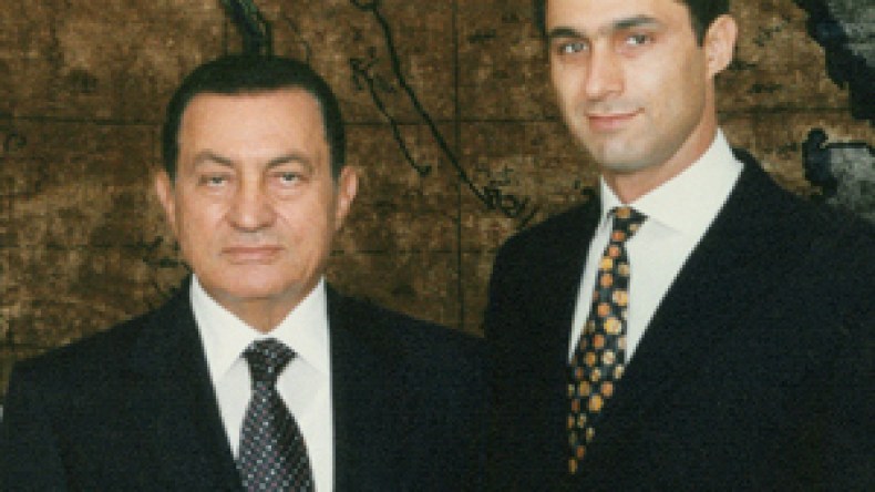 جمال غرق في الفساد وسيف الإسلام شبّ في حل معضلات بلاده