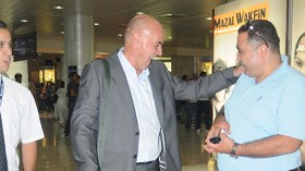 غاموندي يحل بالجزائر للتفاوض والإدارة تسوي مستحقات اللاعبين