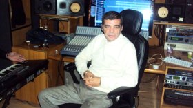 طليقة المغني قانا المغناوي تقاضيه بعدم دفع النفقة