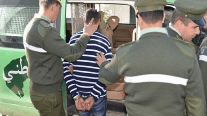 سائق يقود عصابة  للسطو على مستخدميه الصينيين بالبليدة