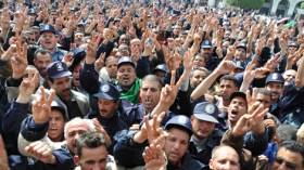 الحرس البلدي يحتجون ضد العهدة الرابعة بالبويرة