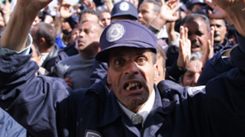 الحرس البلدي ” يكتسح” ساحة الشهداء