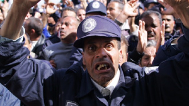 أعوان‭ ‬الحرس‭ ‬البلدي‭ ‬يرفضون‭ ‬ممثليهم‭ ‬داخل‭ ‬فوج‭ ‬العمل‭ ‬