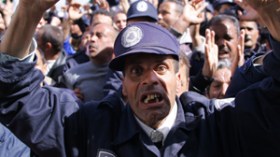 الحرس البلدي يرفضون التقاعد قبل معرفة تفاصيل الأجور