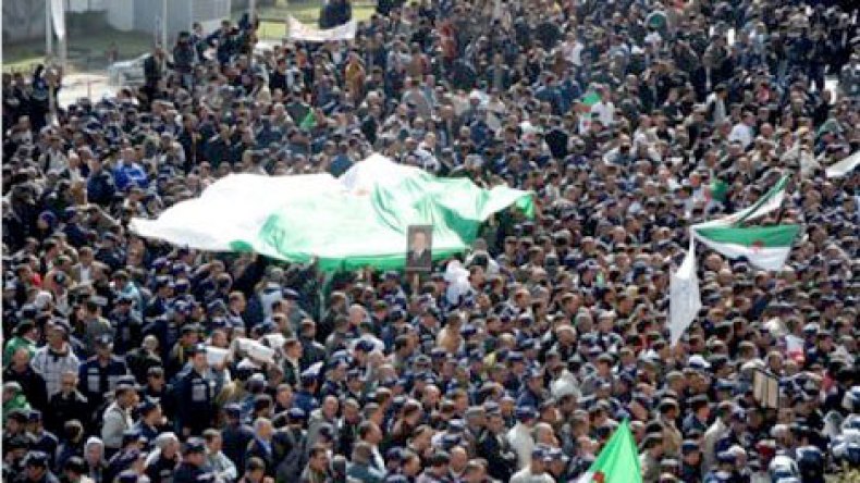 تجميد رواتب أعوان الحرس البلدي المحتجين