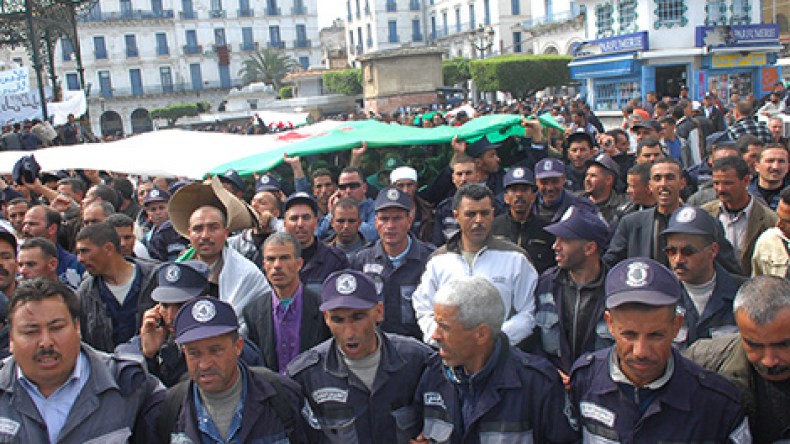 الحرس البلدي في الشارع عبر 38 ولاية