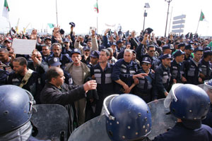 Thousands of municipality guards protest in Algiers