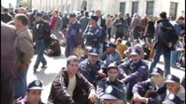 Interior Minister: â€œMunicipality guards to be fired if they protestâ€