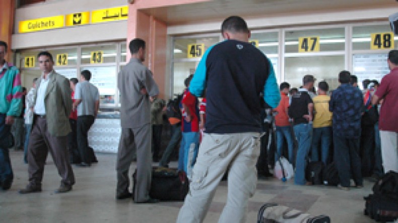 القطار السريع و”الكلونديستان” يُفلسان “الطاكسيور” ويُنافسان الحافلات عشية العيد