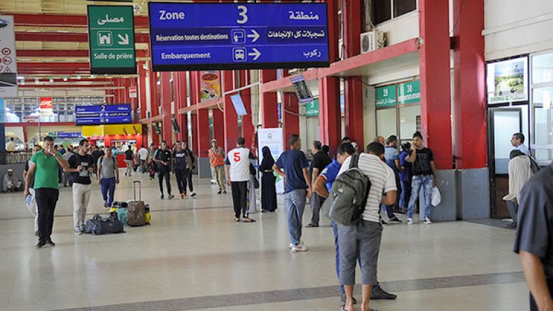 تدافع وعراك بمحطة الخروبة واقتناء التذاكر بـ”المعريفة”