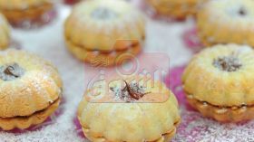 حلوى بالكريمة والشكولاطة الذائبة