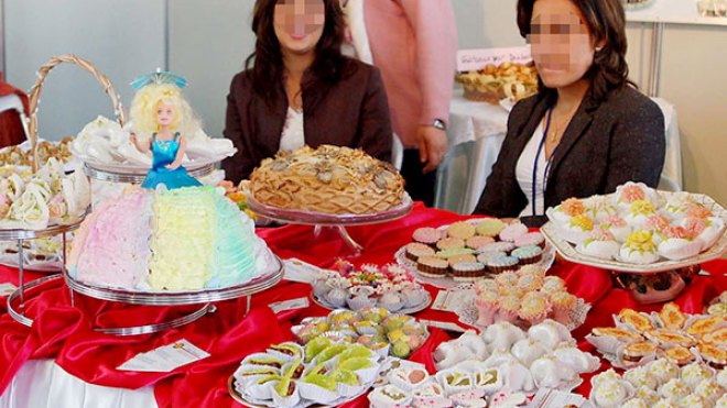 عاملات يطلقن مناصبهن “مؤقتا” لكسب أرباح “الحلويات” في الصيف
