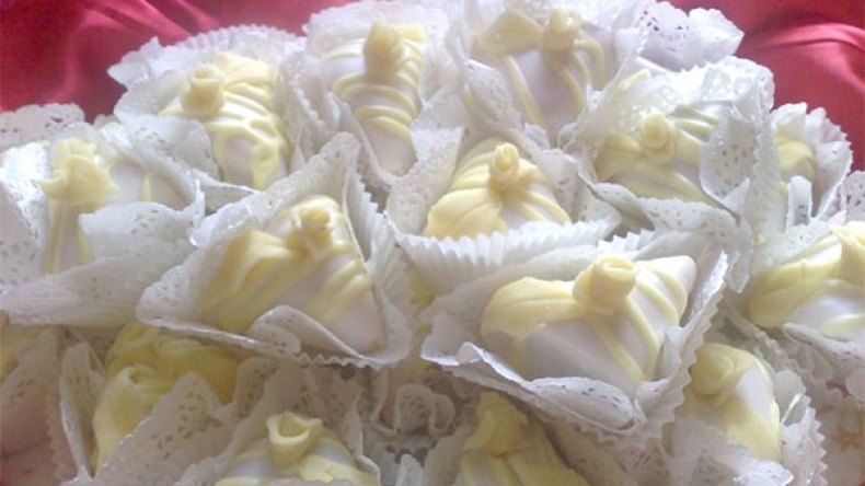 “حلواجيات” يحتلن على الزبائن بإضافة “الكاوكاو” و”الخبز” إلى اللوز