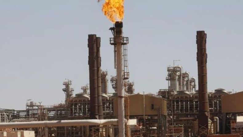 النفط بالفعايل والزلط بالوجوه!