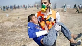 طاقم طبي جزائري يصنع بطولات نادرة في مسيرات العودة بغزة