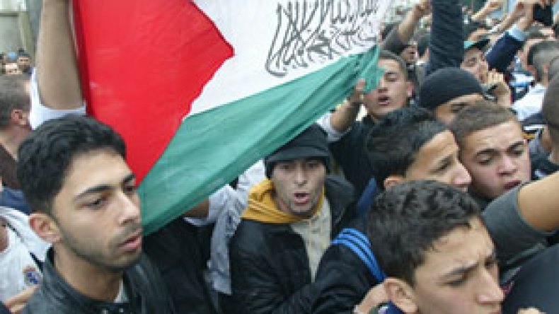 تجمعات ومسيرات عفوية في أغلب الولايات تضامنا مع غزة