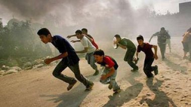 Gaza : Israël poursuit ses raids, le Hamas propose une trêve d'un an