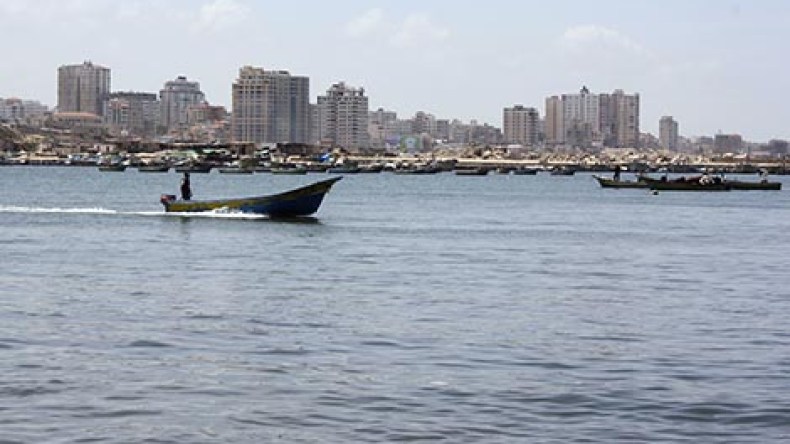 إسرائيل تقلّص مساحة الصيد في غزة إلى 5 أميال بحرية