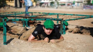 Dans les camps d'été à Ghaza, on mime la guerre