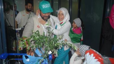 Abdelkader Hadjar facilite le retour de la délégation algérienne au pays