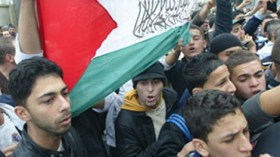 مسيرة بجامعة سعد دحلب في البليدة لنصرة أهل غزة